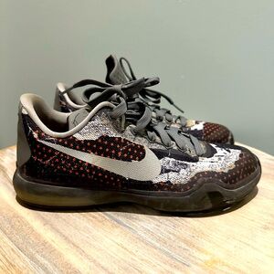 Nike Kobe 10 Pain basketball sneakers size 5.5 youth